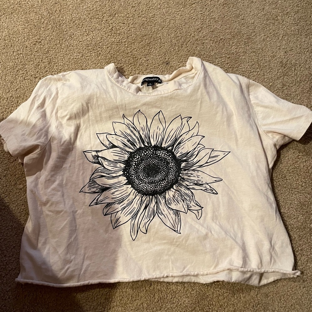 Women’s large t-shirt.